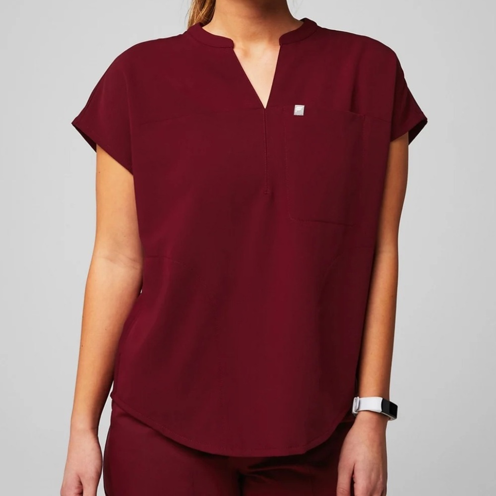 Fabletics Evolve Scrub top